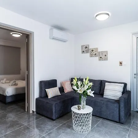 Spiros Luxury Ayía Nápa
