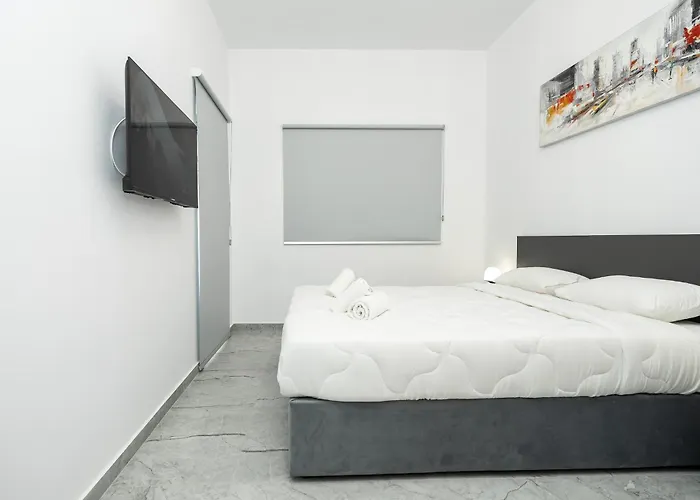 Spiros Luxury アヤナパ